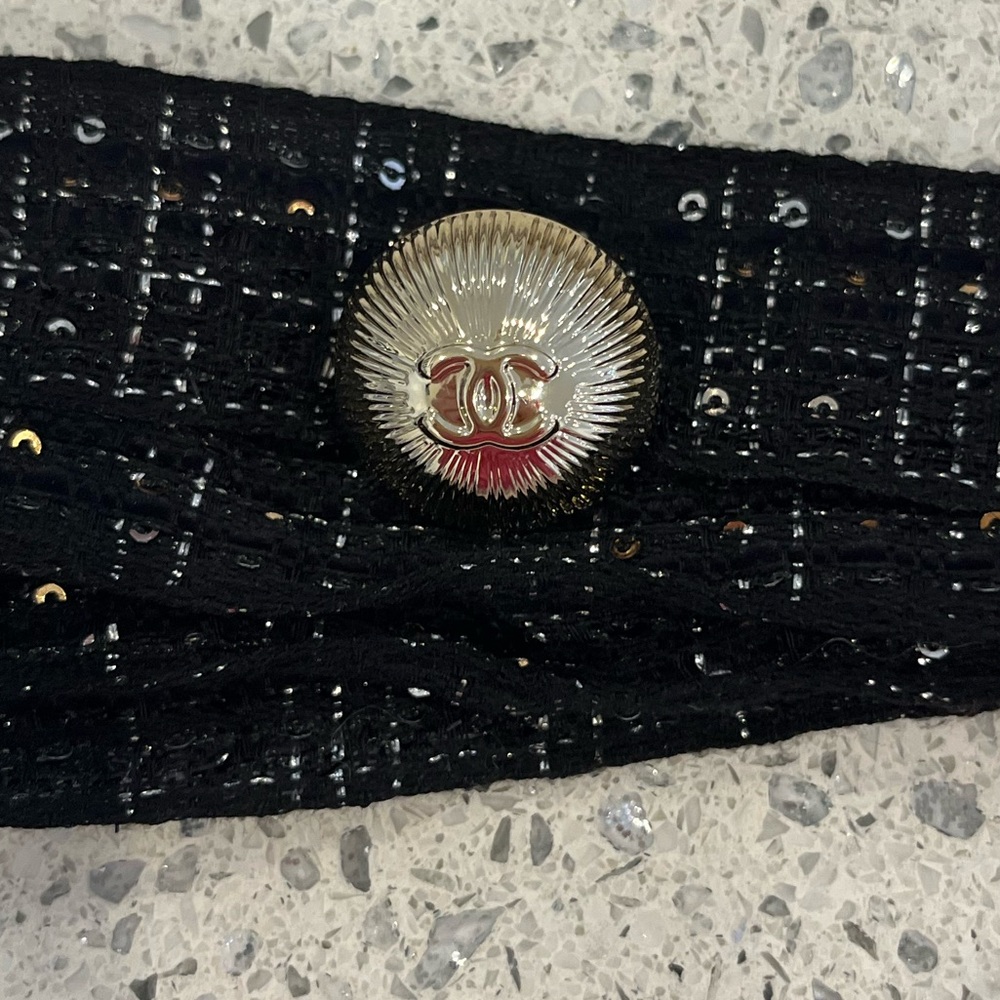 GWP CHANEL Logo Ribbon/Scarf Holder and Navy Ribbon
